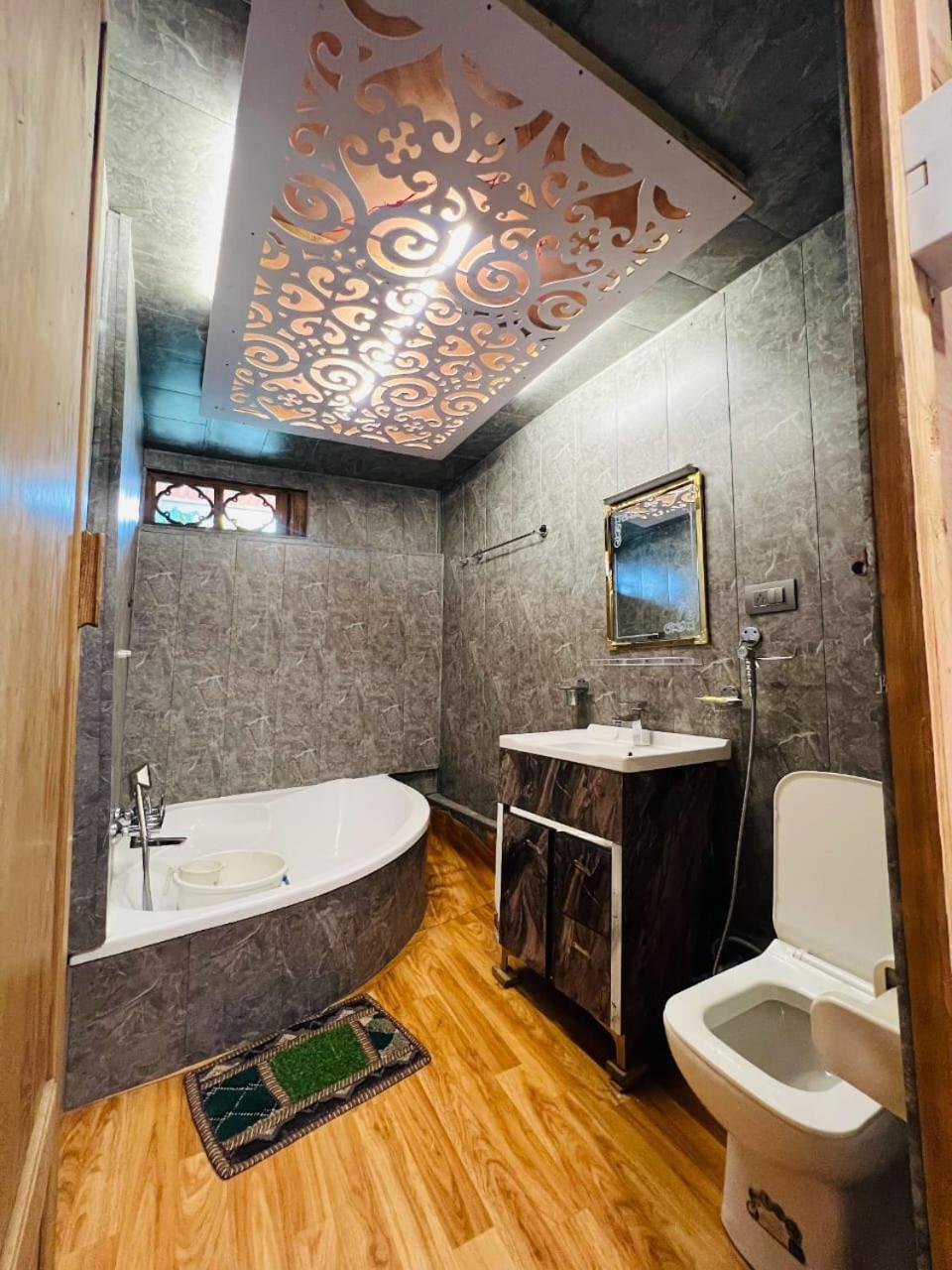 New Zealand Group Of Houseboats 호텔 Srīnagar 외부 사진